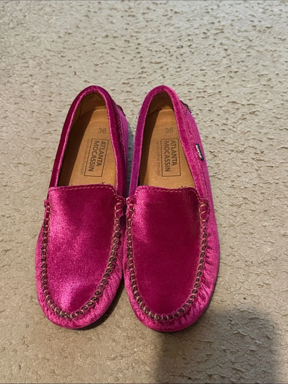 Girls size 36 or 4 Pink Velvet fuchsia Atlanta Moccasins